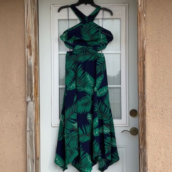 Take 50% OFF- Fashion Nova Halter Neck Palm Prints Dress, Size-L - Picture 2 of 14